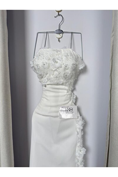 Onila Elegant white dress with roses