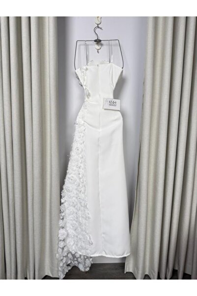 Onila Elegant white dress with roses