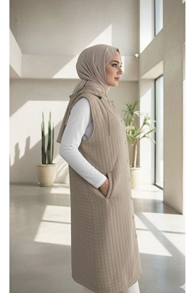 KMKkombin Women's New Season Chain Detail Quilted Vest with Hat