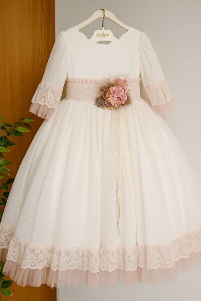 menninas Long lace wedding dress, communion dress