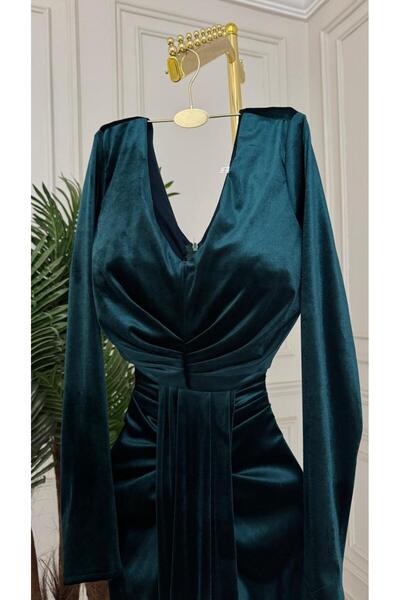 MALAZ A dress 💖 Velvet elegance... A royal look! 💖