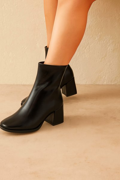 MİLOS Footwear Women's Black Patent Leather Square Front Side Zipper Boots