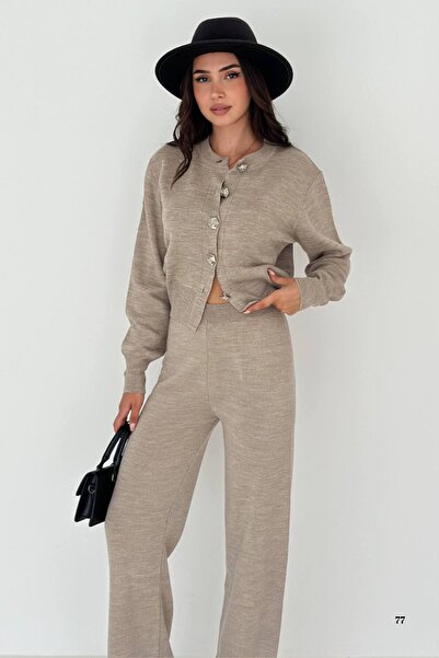 ZISHAN Standart Beden Gül Düğmeli Triko İkili Takım - Crop Hırka ve Geniş Paça Pantolon 3004