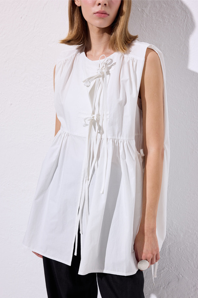 Manuka Lace-Detail Vest Ecru