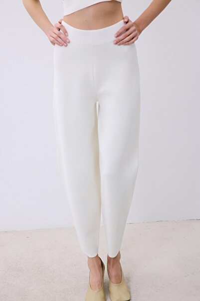 rue Comfortable Form Ecru Knitwear Trousers with Elastic Waist