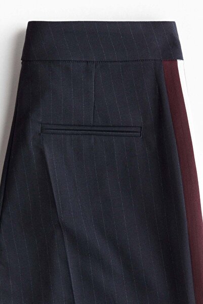 H&M بنطلون مُخطط جانبيًا