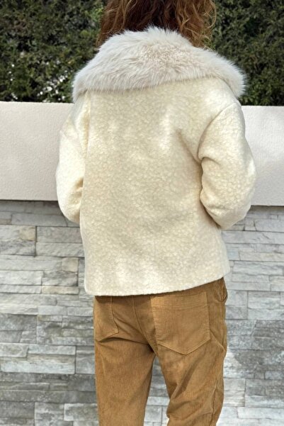 Güneşkızı Παλτό από υφαντό καστανό ύφασμα με γιακά από γούνα εκρού, με υφή και τσέπες με κουμπιά 60 45