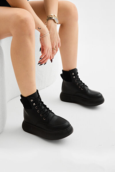 Tonny Black Kadın Siyah Cilt Kalın Poli Taban Lastik Boğazlı Bağcıklı Günlük Bot