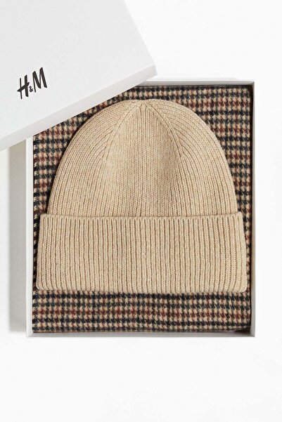 H&M 2-piece scarf and beanie set