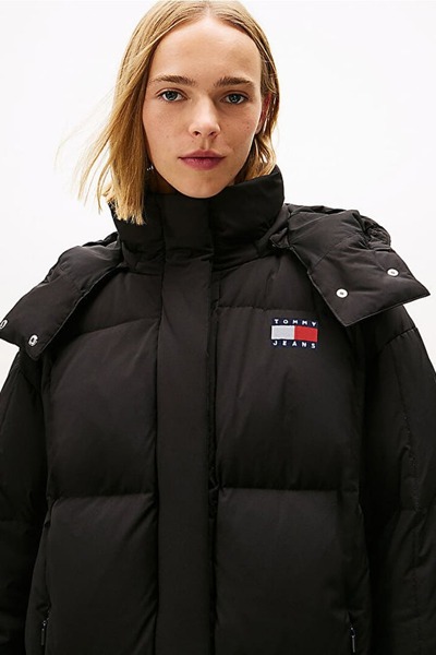 Tommy Hilfiger Kadın Alaska Grid Regular Fit Su İtici Kapüşonlu Dolgulu Mont - Siyah