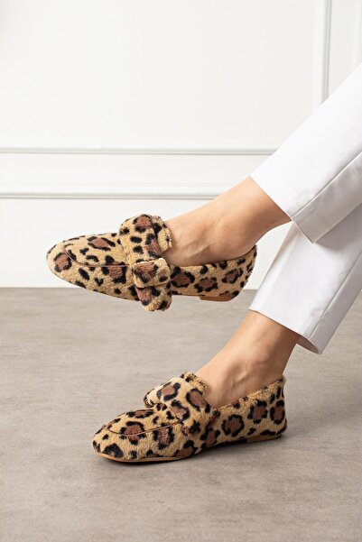 FUGA MODA Alexis Leopard Buckle Detailed Strap Plush Home Slippers