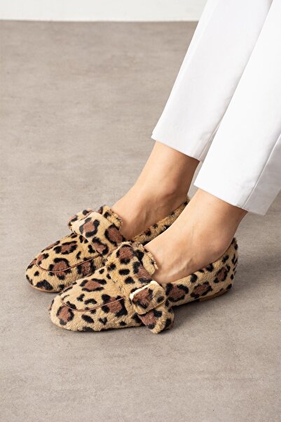 FUGA MODA Alexis Leopard Buckle Detailed Strap Plush Home Slippers