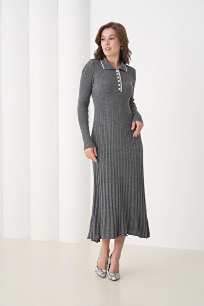 Park Karon Γυναικείο φόρεμα με λαιμόκοψη πόλο με λεπτομέρεια με κουμπιά πλέξη ριμπ μακρύ πλεκτό φόρεμα