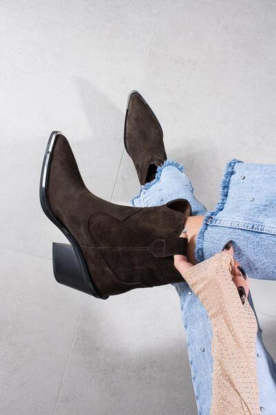 FSKOMBİN Cyrus Brown Suede Genuine Leather Pointed Toe Women's Heeled Boots with Accessory Detail on the Toe