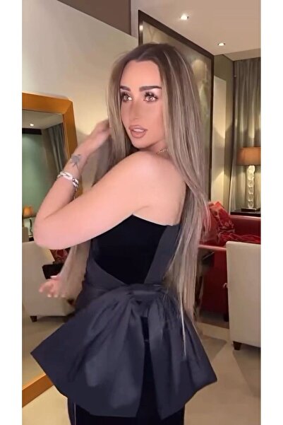 hind fashion Black velvet evening dress with a modern touch