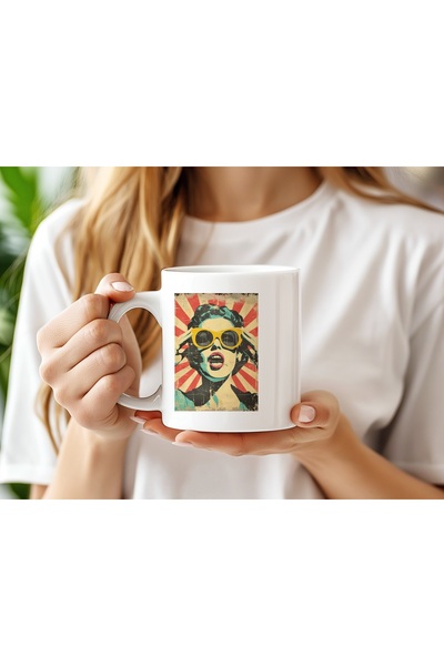 Beramussa Retro Women's Mug – Vintage Pop Art Glasses Woman Design - Gift
