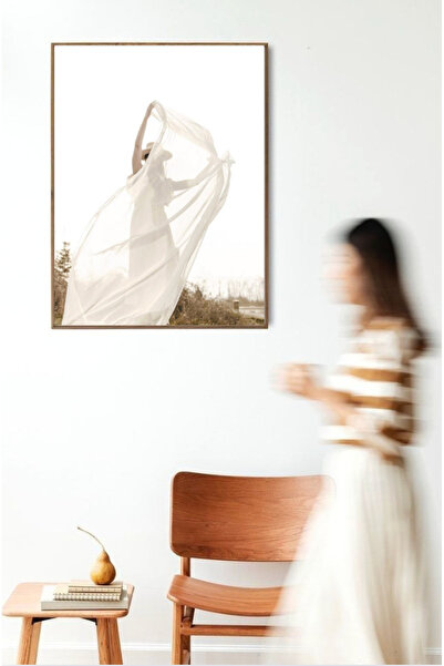 seninürünün Γυναίκα και άνεμος – Μονόχρωμο μοντέρνο ζωγραφικό έργο με μεταλλι...