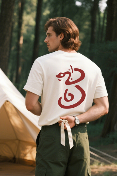 Alo Snake Pattern Black Casual T-Shirt Men Women Fashion Loose Short Sleeve Tee for Streetwear