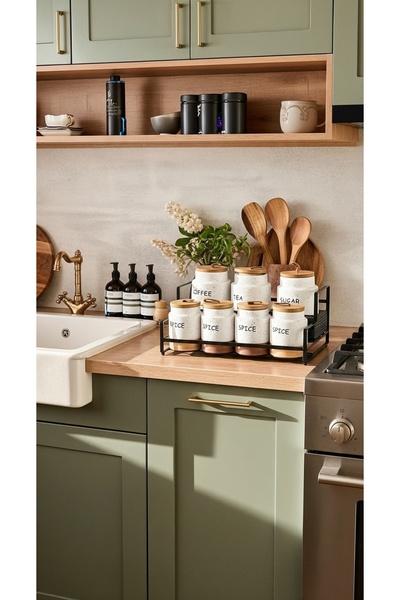 Generic This spice and seasoning storage jar set features a perfect design that adds a stunning touch to your kitchen decor.