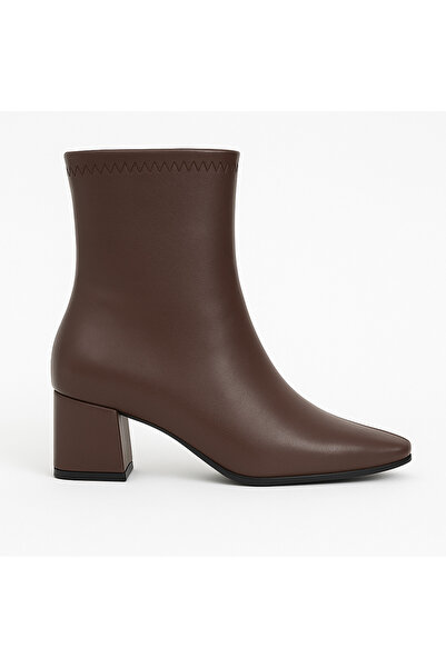 OUTLET41 حذاء نسائي بكعب عالٍ ومقدمة مدببة بلون بني غامق