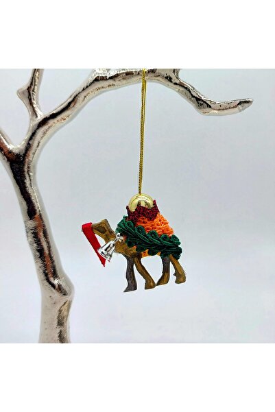 saudi scenes زينة الجمل النحاسية لعيد الميلاد