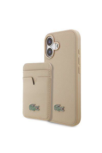 Lacoste غطاء متوافق مع آيفون 17، مرخص من M-safe، مصنوع من البولي يوريثان المنقوش، مع شعار معدني وحامل للبطاقات، لون بيج
