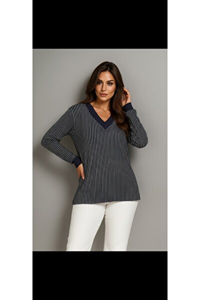 Butik Battal beden V yaka çizgili bluz
