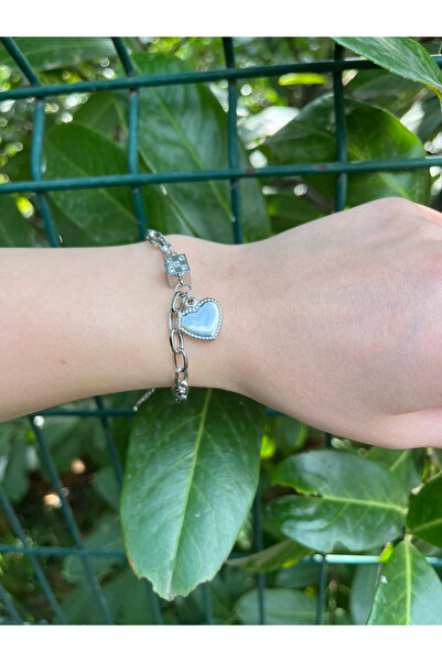 FULL FOCUS قلادة الحظ على شكل قلب فضي