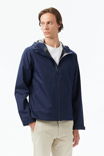 Nautica معطف واق من المطر ذو مقاس عادي باللون الأزرق الداكن للرجال