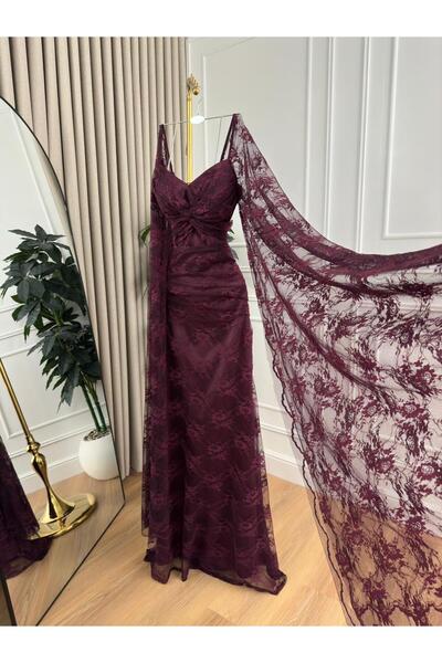 FAKHM AL SAWAR A very luxurious burgundy lace party dress