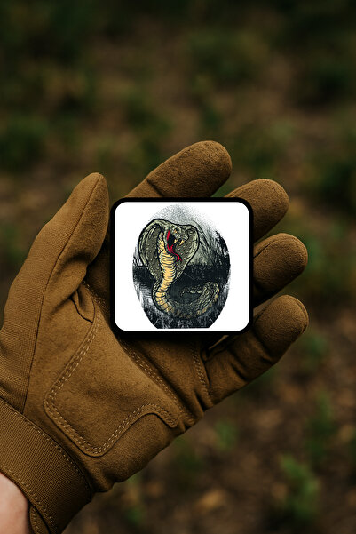 AHWALL شارة / وشاح / شعار بتصميم ثعبان الكوبرا العنيف بطابع طبيعي