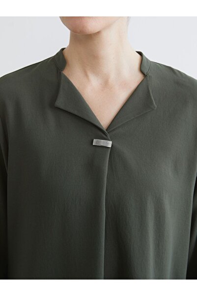 LC Waikiki Lcw Grace Cropped Collar Blouse