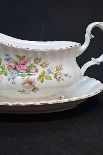 Royal Albert Moss Rose Sauce Boat and Saucer, Antique Porcelain Milk Jug/Sauce Bowl 500 ml