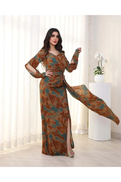 Opera Fashion Soft floral dress with a waist accessory