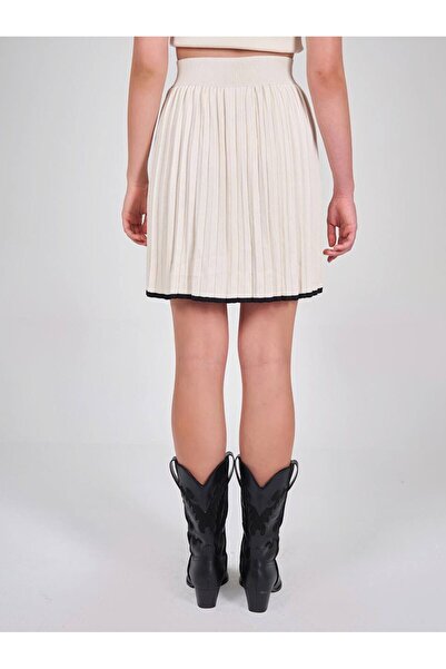 sajarsln Polo Neck Knitwear T-Shirt and Knitwear Pleated Skirt Set - Beige