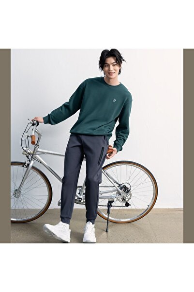 Giordano Men’s French Terry Crew Neck Relaxed Fit Sweatshirt