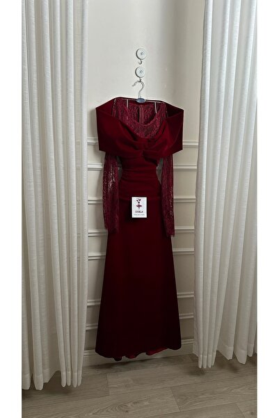 Onila A burgundy dress with elegant floral embroidery, perfect for winter.
