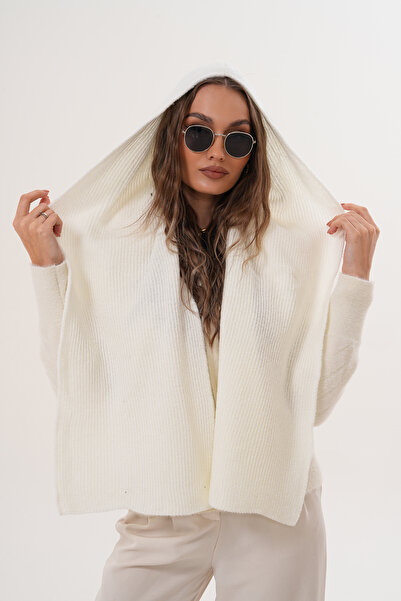 Ritagarcia Knitted Shawl with Hood Detail | Trendy Hooded Scarf