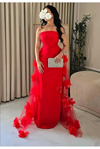 Liva A soft red dress decorated with roses