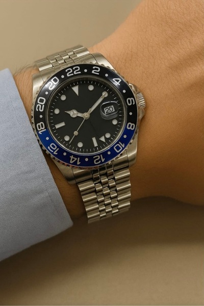 Love The Wind Sports Men's Wristwatch with Calendar - Silver Band & Black Blue