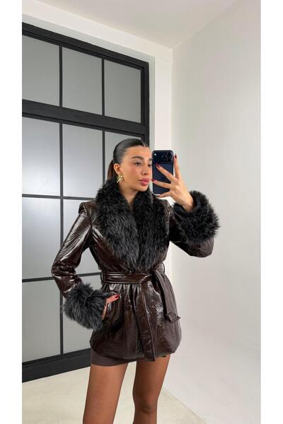 Gaus معطف جلد لامع مبطن بتفاصيل فرو بني مع حزام GAUS-00705