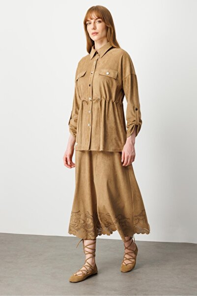 Moda İlgi Modailgi Düşük Omuz Kapak Cepli Sırtı Taş Ve Trok Detaylı Süet Gömlek Vizon