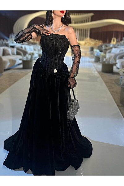 Riva An elegant black dress, with a corset cut and sheer lace sleeves.