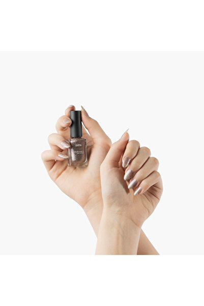 KATIA تنفس أظافرك