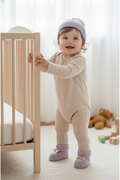 Butik طقم قبعة وحذاء أرجواني محبوك يدويًا للأطفال حديثي الولادة