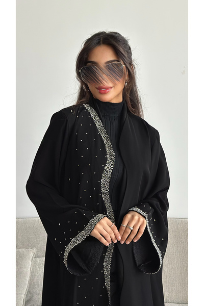 outline A black abaya adorned with elegant wavy beading