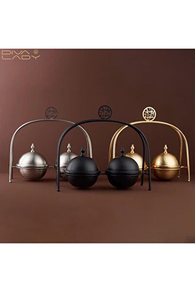 DIVA LADY 🖤 A luxurious black metal date and serving stand – an elegant touch that adds sophistication to your table