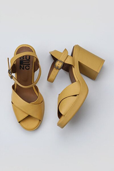 Bueno Shoes Κίτρινα δερμάτινα γυναικεία πέδιλα με τακούνι 01wy12301