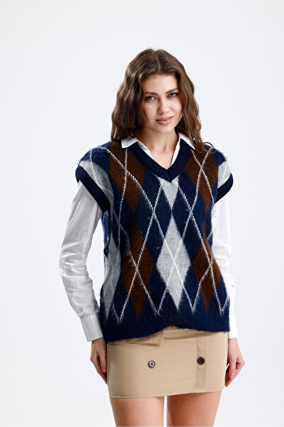 markazzi Women's Diamond Pattern Oversized Burgundy Beaded Knit Sweater