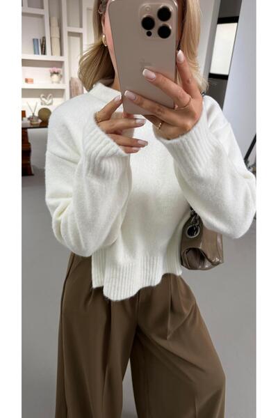 Sezgi Tekin guler ridicat Pulover alb cu textura moale cu detaliu cu fante